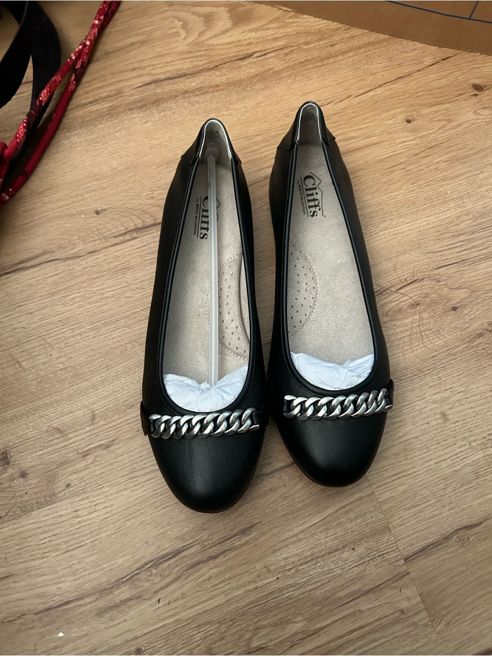 Cliffs by WHITE MOUNTAIN Black Ballet Flats with Silver Chain Accent